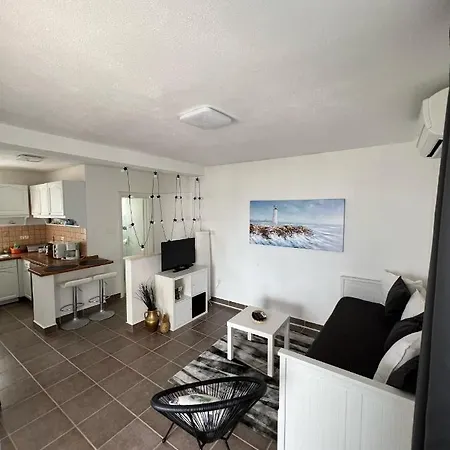 Apartment By The Sea Rogoznica - 21634