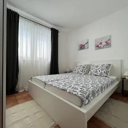 By The Sea - 21634 로고즈니차